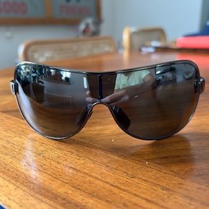 Maui Jim "MAKA" 513-02 Gunmetal + Black Frames with Grey Shield Wrap-Around Lens